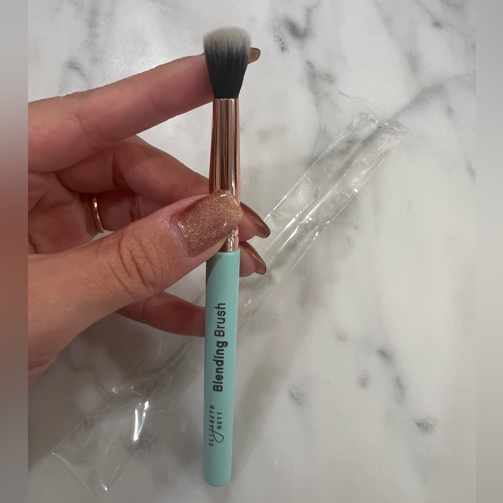 Brand NEW Elizabeth Mott blending brush